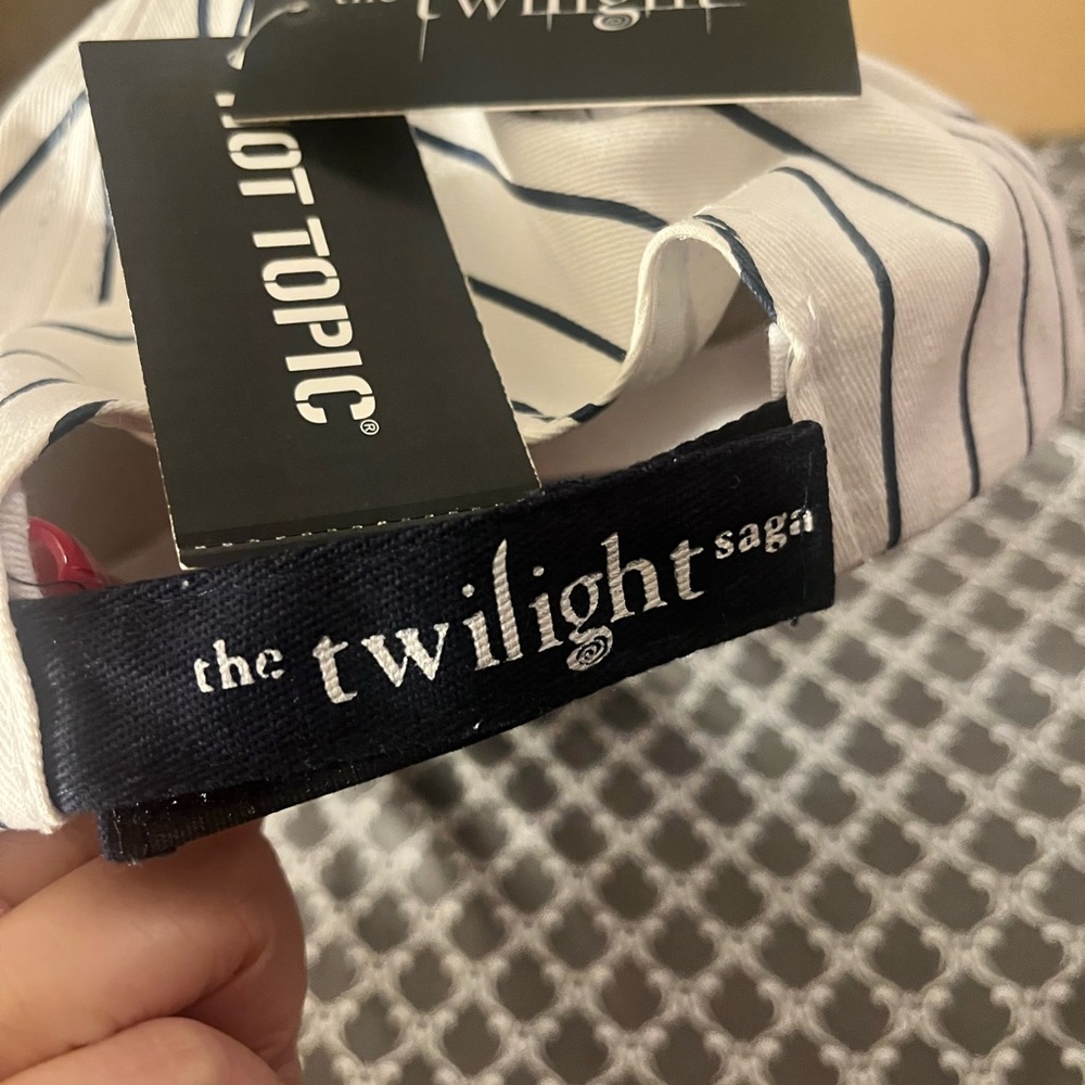 The Twilight Saga Cullen Baseball Hat - Picture 3 of 5